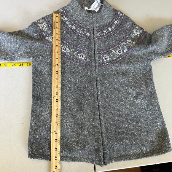 Dressbarn‎ Grey Embroidered Silk Angora Blend Full Zip Sweater Jacket Size Small - Picture 5 of 7